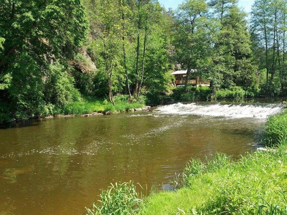 Отель Kratochviluv Mlyn Cervena Lhota  Экстерьер фото